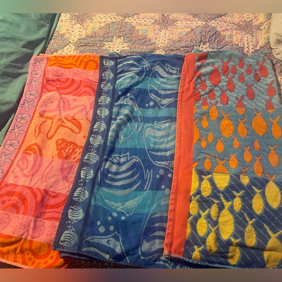 Beach towels, tropical prints - Picture 2 of 8
